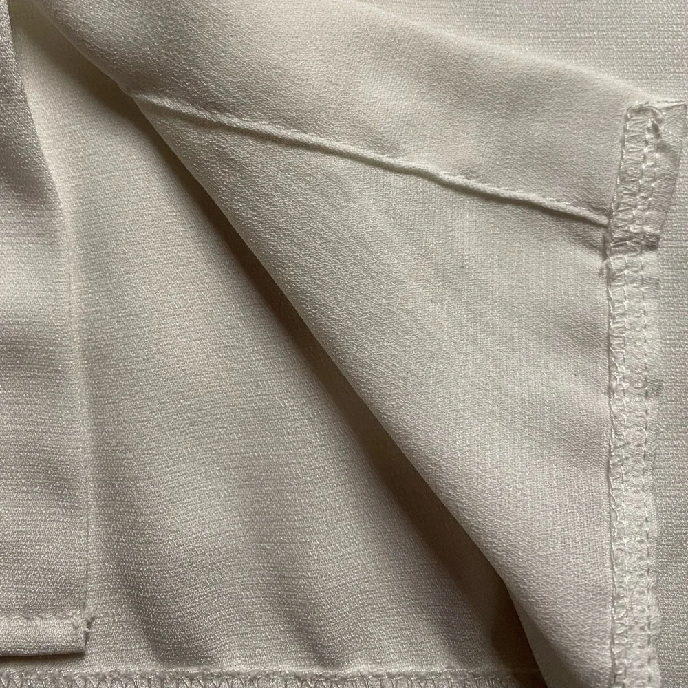 White blouse - Picture 4 of 5